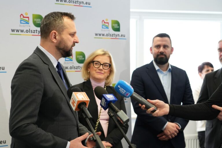 Podpisanie umowy na autobusy elektryczne